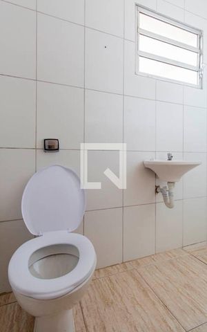 Casa à venda com 300m², 7 quartos e 2 vagas Casa à venda com 300m², 7 quartos e 2 vagasCasa 3 Banheiro