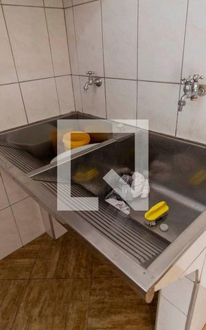 Casa à venda com 300m², 7 quartos e 2 vagas Casa à venda com 300m², 7 quartos e 2 vagasCasa 1 Área de Serviço
