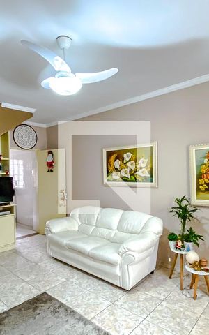 Casa à venda com 114m², 3 quartos e 2 vagasSala