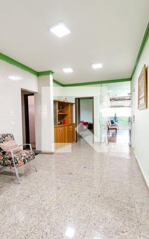 Casa à venda com 462m², 5 quartos e 2 vagas Casa à venda com 462m², 5 quartos e 2 vagasSala de jantar