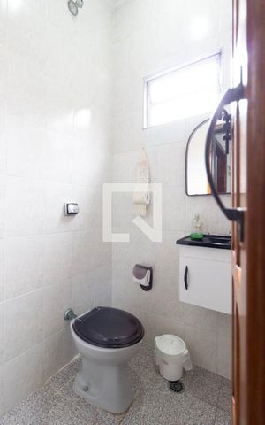 Casa à venda com 160m², 3 quartos e 3 vagas Casa à venda com 160m², 3 quartos e 3 vagasLavabo