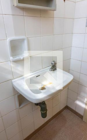 Casa para alugar com 350m², 4 quartos e 3 vagasBanheiro de serviço 