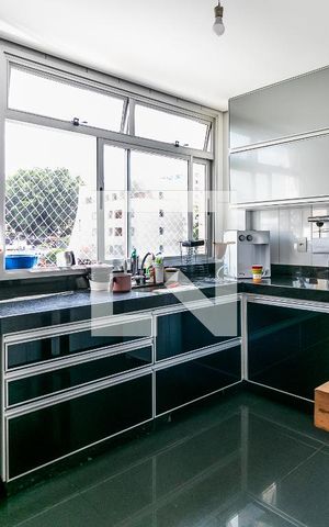 Apartamento à venda com 147m², 4 quartos e 2 vagas Apartamento à venda com 147m², 4 quartos e 2 vagasCozinha