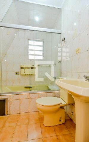 Casa à venda com 230m², 4 quartos e 2 vagasDetalhe banheiro
