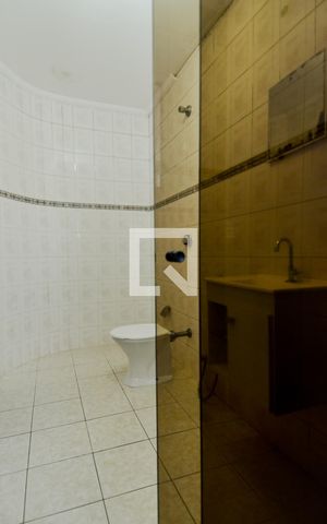 Casa à venda com 230m², 4 quartos e 2 vagasBanheiro