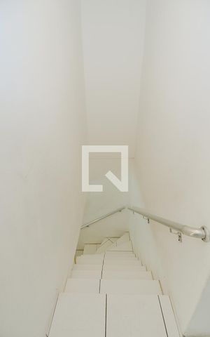 Casa à venda com 230m², 4 quartos e 2 vagasEscada