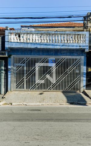 Casa à venda com 230m², 4 quartos e 2 vagasFachada