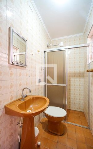 Casa à venda com 250m², 2 quartos e 2 vagas Casa à venda com 250m², 2 quartos e 2 vagasBanheiro social térreo