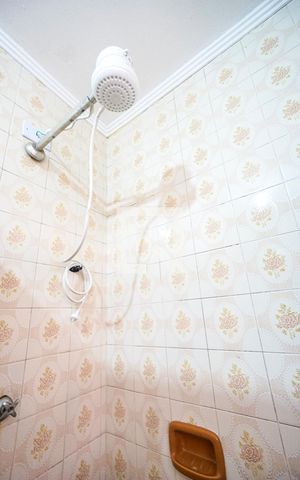 Casa à venda com 250m², 2 quartos e 2 vagas Casa à venda com 250m², 2 quartos e 2 vagasChuveiro