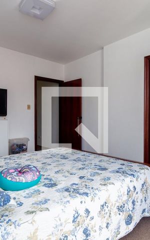 Casa à venda com 300m², 4 quartos e 3 vagas Casa à venda com 300m², 4 quartos e 3 vagasQuarto 4 - Suíte