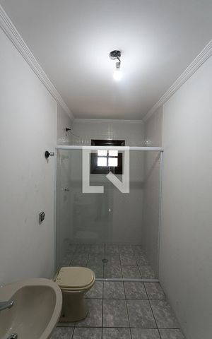Casa à venda com 540m², 4 quartos e 3 vagas Casa à venda com 540m², 4 quartos e 3 vagasBanheiro