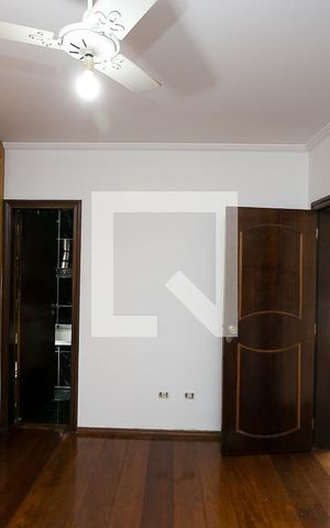 Casa à venda com 540m², 4 quartos e 3 vagas Casa à venda com 540m², 4 quartos e 3 vagassuíte 1