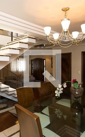 Casa à venda com 540m², 4 quartos e 3 vagas Casa à venda com 540m², 4 quartos e 3 vagasSala 1