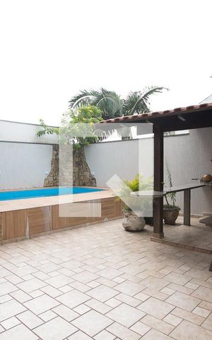 Casa à venda com 540m², 4 quartos e 3 vagas Casa à venda com 540m², 4 quartos e 3 vagasÁrea comum - Piscina/ quintal