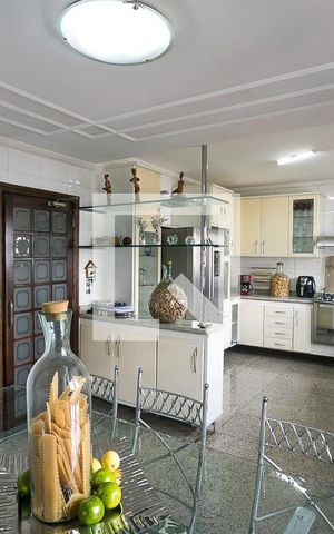 Casa à venda com 540m², 4 quartos e 3 vagas Casa à venda com 540m², 4 quartos e 3 vagasCozinha