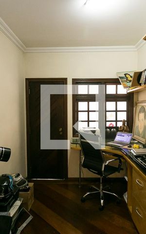 Casa à venda com 540m², 4 quartos e 3 vagas Casa à venda com 540m², 4 quartos e 3 vagasescritorio