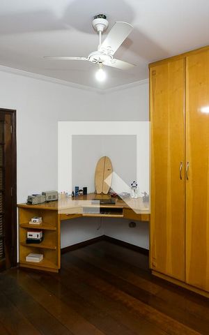 Casa à venda com 540m², 4 quartos e 3 vagas Casa à venda com 540m², 4 quartos e 3 vagassuíte 1