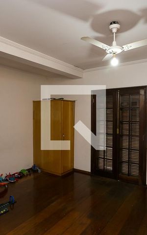 Casa à venda com 540m², 4 quartos e 3 vagas Casa à venda com 540m², 4 quartos e 3 vagassuíte 1