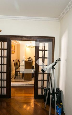 Casa à venda com 540m², 4 quartos e 3 vagas Casa à venda com 540m², 4 quartos e 3 vagasEscritório