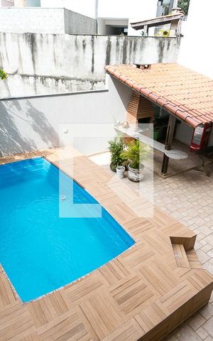 Casa à venda com 540m², 4 quartos e 3 vagas Casa à venda com 540m², 4 quartos e 3 vagasÁrea comum - Piscina /churrasqueira