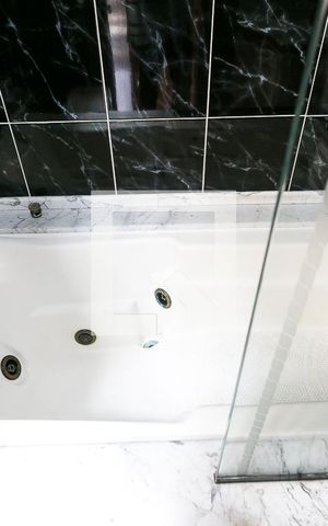 Casa à venda com 540m², 4 quartos e 3 vagas Casa à venda com 540m², 4 quartos e 3 vagasBanheiro da Suíte 1