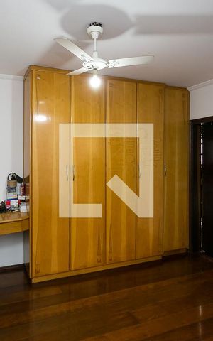 Casa à venda com 540m², 4 quartos e 3 vagas Casa à venda com 540m², 4 quartos e 3 vagassuíte 1