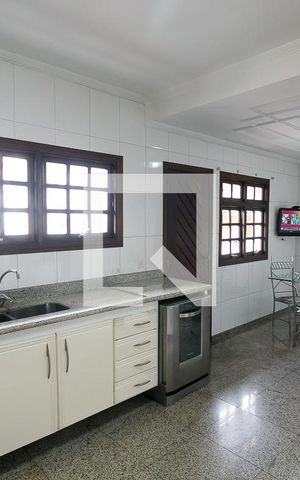 Casa à venda com 540m², 4 quartos e 3 vagas Casa à venda com 540m², 4 quartos e 3 vagasCozinha