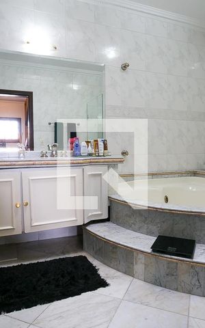 Casa à venda com 540m², 4 quartos e 3 vagas Casa à venda com 540m², 4 quartos e 3 vagasBanheiro da Suíte 2