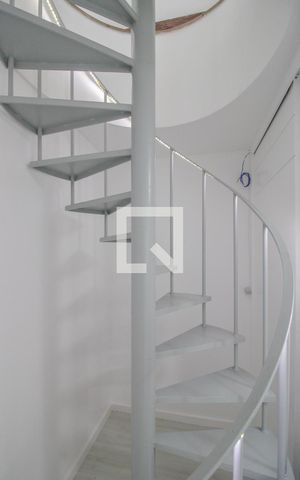 Apartamento à venda com 157m², 3 quartos e 2 vagas Apartamento à venda com 157m², 3 quartos e 2 vagasEscada
