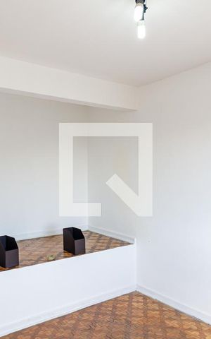 Casa à venda com 325m², 3 quartos e 3 vagas Casa à venda com 325m², 3 quartos e 3 vagasQuarto 2