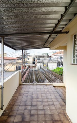 Casa à venda com 325m², 3 quartos e 3 vagas Casa à venda com 325m², 3 quartos e 3 vagasVaranda da Suíte