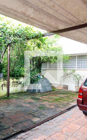Casa à venda com 325m², 3 quartos e 3 vagas Casa à venda com 325m², 3 quartos e 3 vagasGaragem