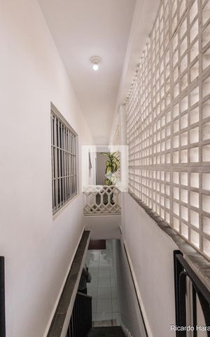 Casa à venda com 200m², 3 quartos e 2 vagas Casa à venda com 200m², 3 quartos e 2 vagasÁrea externa