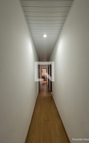 Casa à venda com 200m², 3 quartos e 2 vagas Casa à venda com 200m², 3 quartos e 2 vagasCorredor