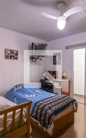 Casa à venda com 200m², 3 quartos e 2 vagas Casa à venda com 200m², 3 quartos e 2 vagasQuarto 2