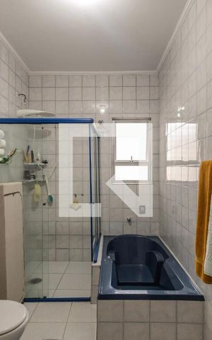 Casa à venda com 200m², 3 quartos e 2 vagas Casa à venda com 200m², 3 quartos e 2 vagasBanheiro Social