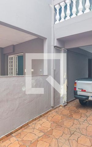 Casa à venda com 250m², 2 quartos e 4 vagas Casa à venda com 250m², 2 quartos e 4 vagasGaragem