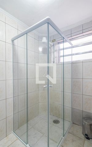Casa à venda com 250m², 2 quartos e 4 vagas Casa à venda com 250m², 2 quartos e 4 vagasEdícula