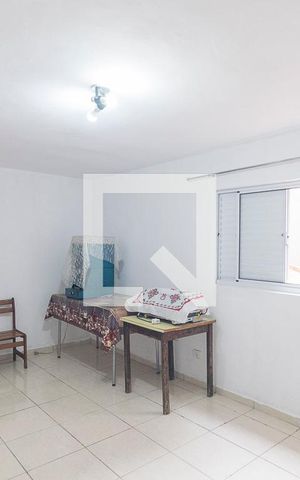 Casa à venda com 250m², 2 quartos e 4 vagas Casa à venda com 250m², 2 quartos e 4 vagasEdícula