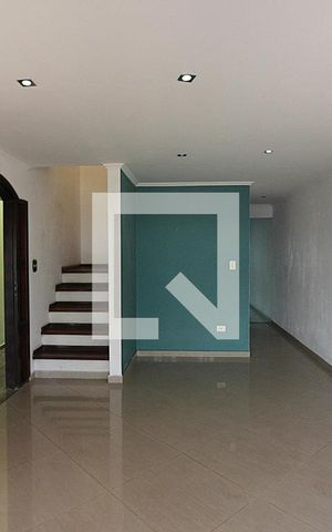 Casa à venda com 250m², 3 quartos e 1 vagaSala