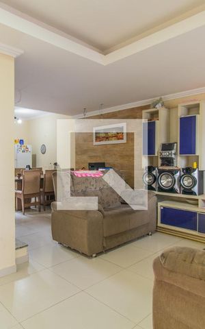 Casa à venda com 110m², 4 quartos e 1 vaga Casa à venda com 110m², 4 quartos e 1 vagaSala