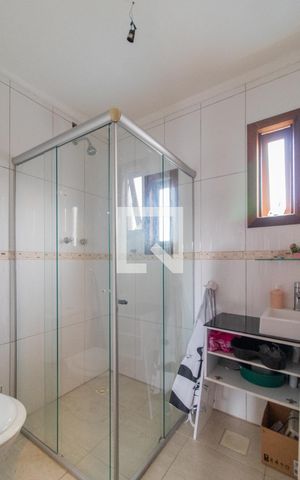 Casa à venda com 110m², 4 quartos e 1 vaga Casa à venda com 110m², 4 quartos e 1 vagaBanheiro da Suíte