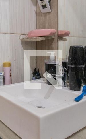 Casa à venda com 110m², 4 quartos e 1 vaga Casa à venda com 110m², 4 quartos e 1 vagaBanheiro Corredor