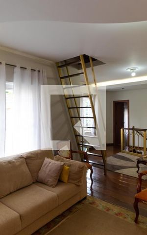 Casa à venda com 327m², 4 quartos e 3 vagas Casa à venda com 327m², 4 quartos e 3 vagasSala de TV