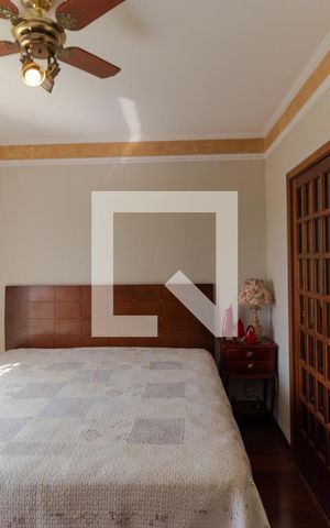 Casa à venda com 327m², 4 quartos e 3 vagas Casa à venda com 327m², 4 quartos e 3 vagasSuíte