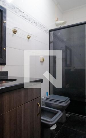Casa à venda com 327m², 4 quartos e 3 vagas Casa à venda com 327m², 4 quartos e 3 vagasBanheiro 02