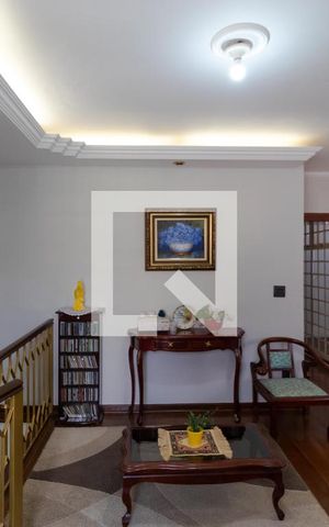 Casa à venda com 327m², 4 quartos e 3 vagas Casa à venda com 327m², 4 quartos e 3 vagasSala de TV