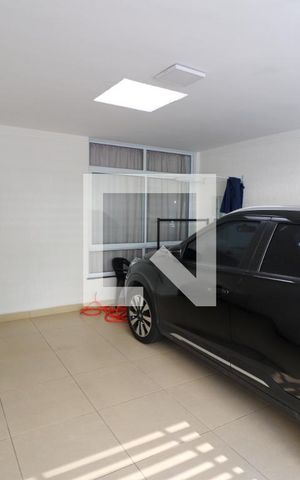 Casa à venda com 145m², 4 quartos e 2 vagas Casa à venda com 145m², 4 quartos e 2 vagasGaragem