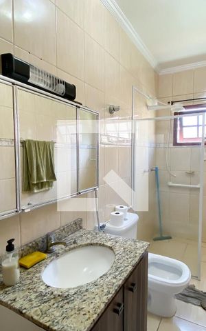 Casa para alugar com 293m², 3 quartos e 6 vagas Casa para alugar com 293m², 3 quartos e 6 vagasBanheiro 1