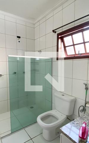 Casa para alugar com 293m², 3 quartos e 6 vagas Casa para alugar com 293m², 3 quartos e 6 vagasBanheiro da Suíte 2